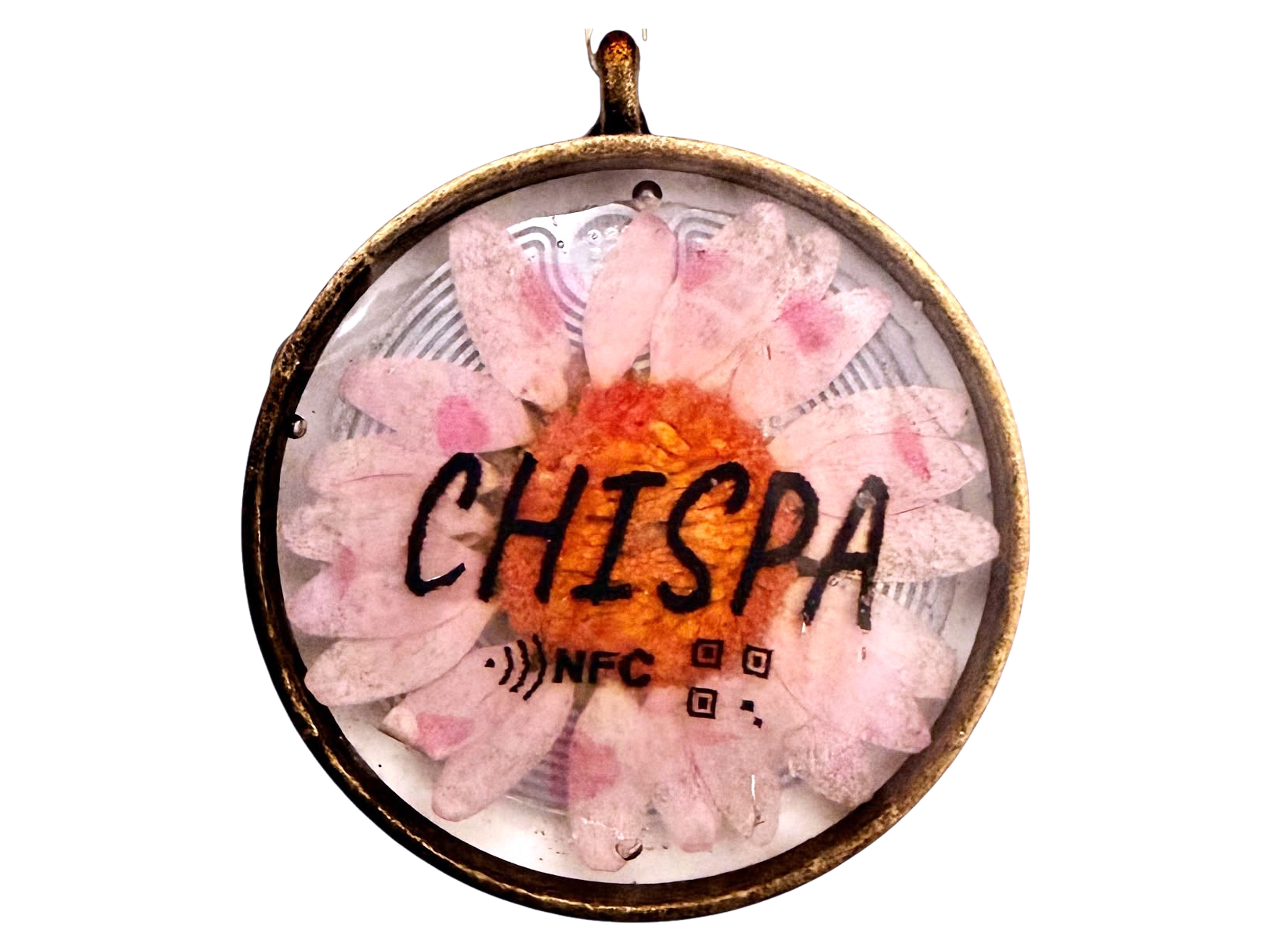 Placa NFC circular ChispID con flor rosa prensada y bisel bronce